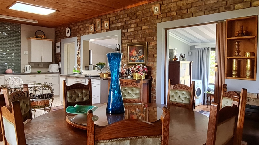 4 Bedroom Property for Sale in Boggomsbaai Western Cape